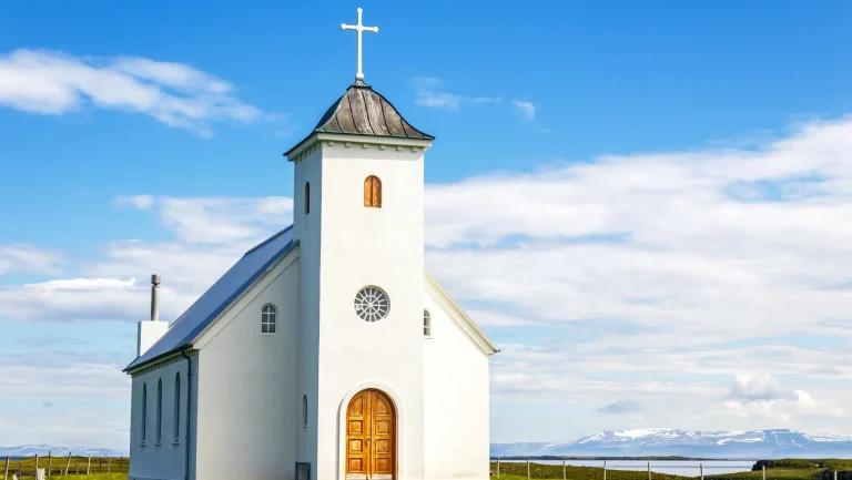 Wofür wird die Kirchensteuer verwendet?